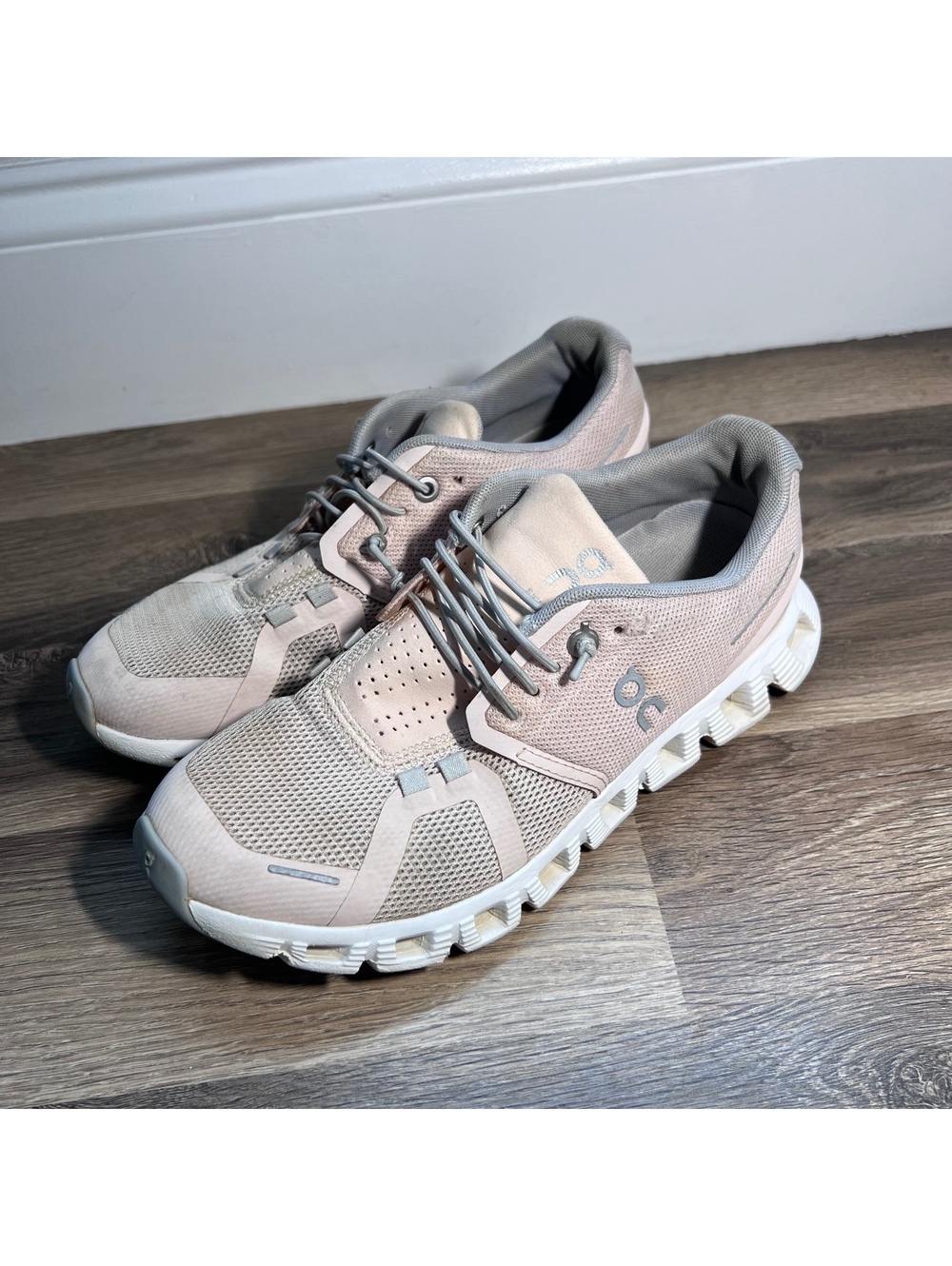 On Cloud Women's Size 6.5